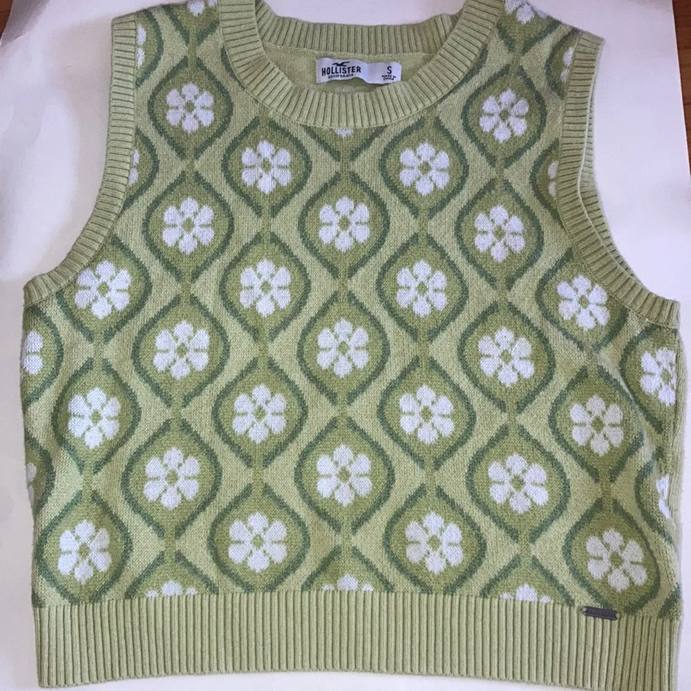 Green Floral Crop Top - Picture 1 of 3